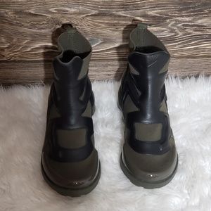 vapormax light olive